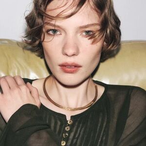 Zara NWOT gold metal textured choker 4736/239